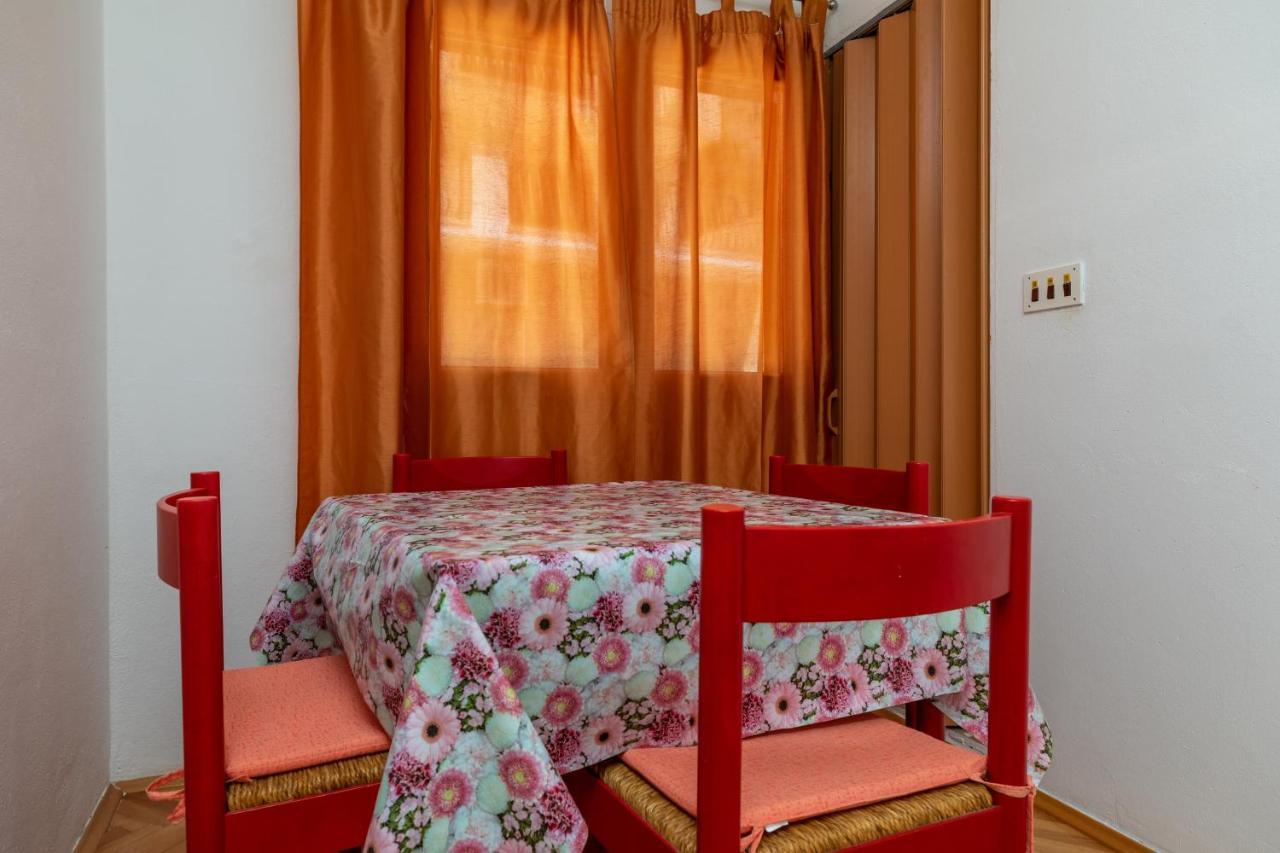 Apartments By The Sea Lokva Rogoznica, Omis - 18638 ภายนอก รูปภาพ