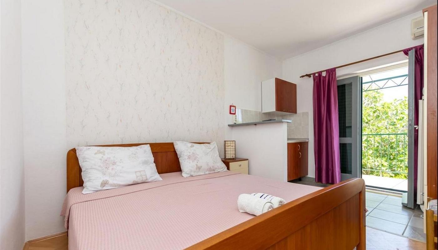 Apartments By The Sea Lokva Rogoznica, Omis - 18638 ภายนอก รูปภาพ